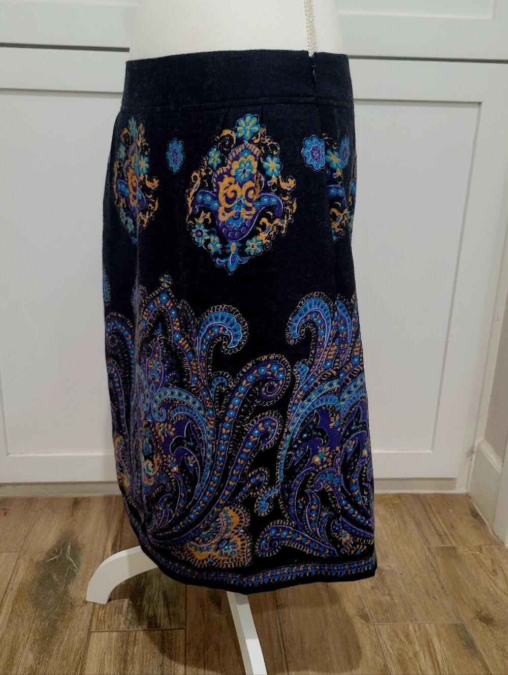 Lands' End 100% Wool Lined Dark Gray & Blue Print Paisley Skirt | Size 8 - Picture 2 of 5